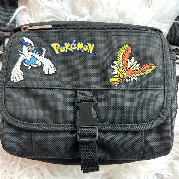 Pokemon Vintage Gameboy Game Carrying Case
Nintendo Authentic W/ Crossbody Strap - Picture 3 of 14